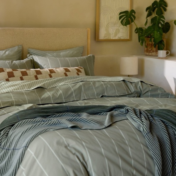 Parachute sateen Egyptian cotton sheet set on a bed
