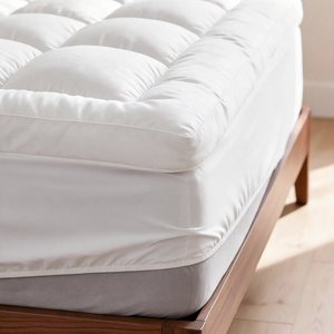 Stretch skirt over a mattress corner